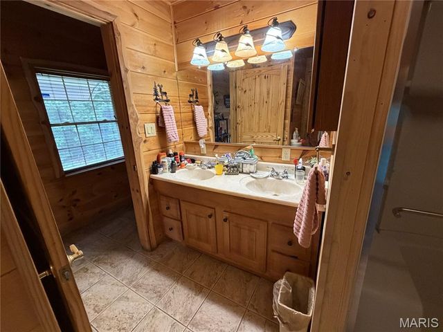 10231 Old 8 D, Mineral Point, MO 63660