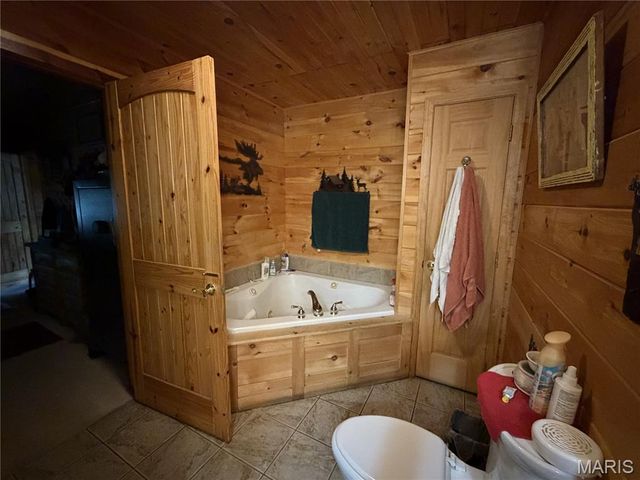 10231 Old 8 D, Mineral Point, MO 63660