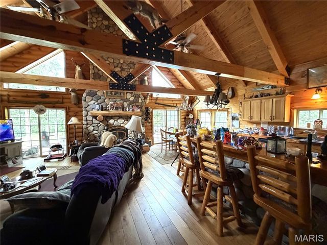 10231 Old 8 D, Mineral Point, MO 63660