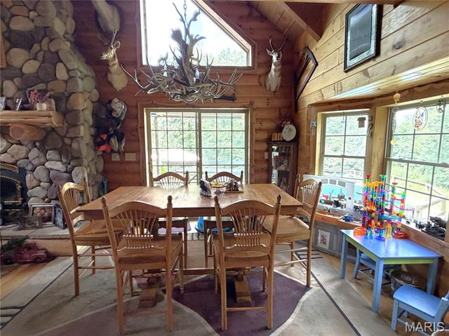10231 Old 8 D, Mineral Point, MO 63660