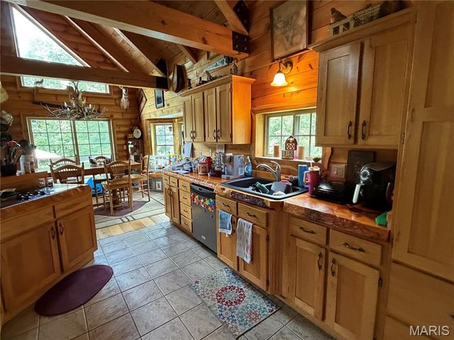 10231 Old 8 D, Mineral Point, MO 63660