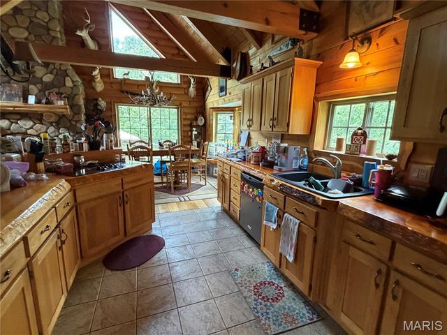 10231 Old 8 D, Mineral Point, MO 63660