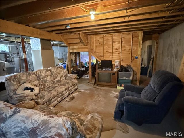 10231 Old 8 D, Mineral Point, MO 63660