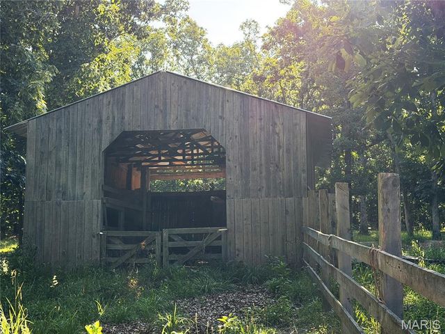 10231 Old 8 D, Mineral Point, MO 63660