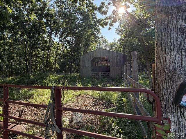 10231 Old 8 D, Mineral Point, MO 63660