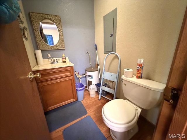 10231 Old 8 D, Mineral Point, MO 63660