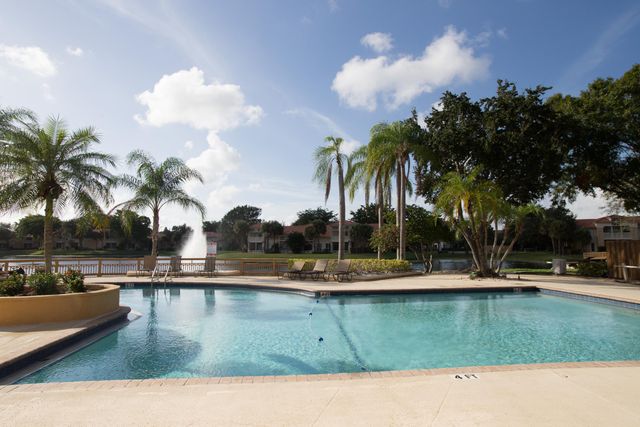 4767 Via Palm Lakes 201, West Palm Beach, FL 33417