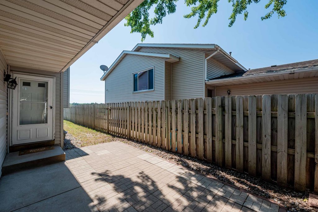 557 Kendall Drive, Hastings, MN 55033 — photo 3