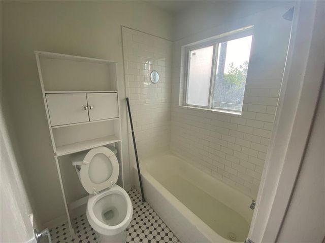 219 West Alabama 32, Houston, TX 77006