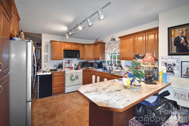1861 Plaza Drive, Hickory, NC 28602
