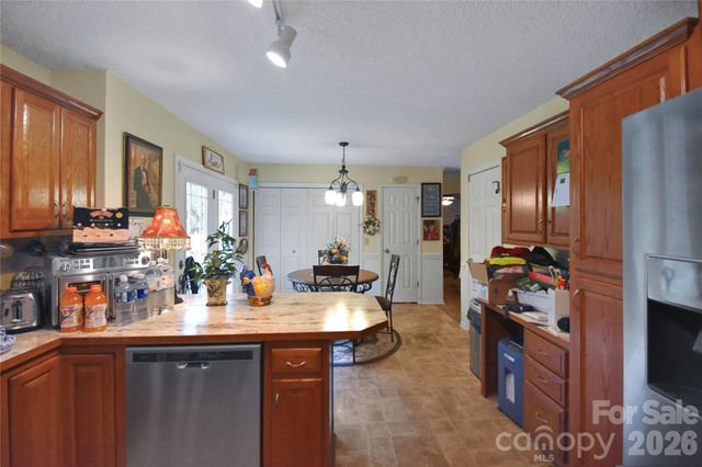 1861 Plaza Drive, Hickory, NC 28602