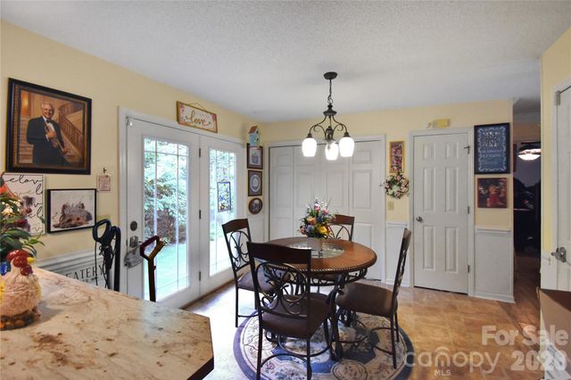 1861 Plaza Drive, Hickory, NC 28602
