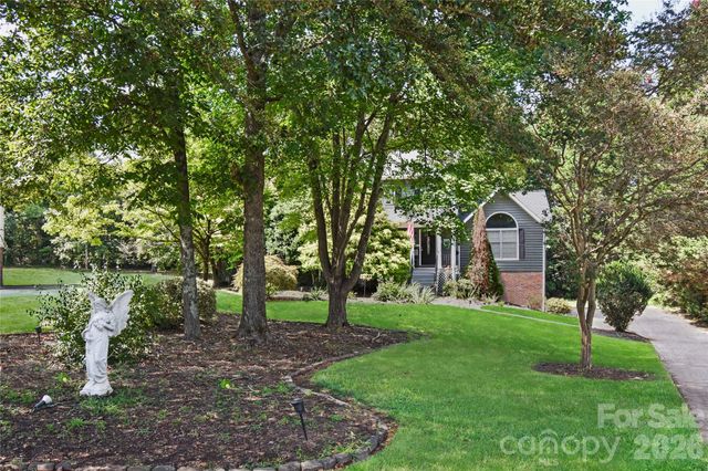 1861 Plaza Drive, Hickory, NC 28602