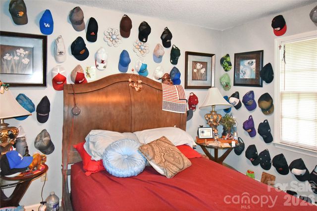 1861 Plaza Drive, Hickory, NC 28602