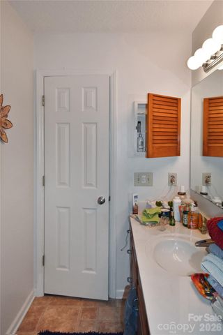 1861 Plaza Drive, Hickory, NC 28602