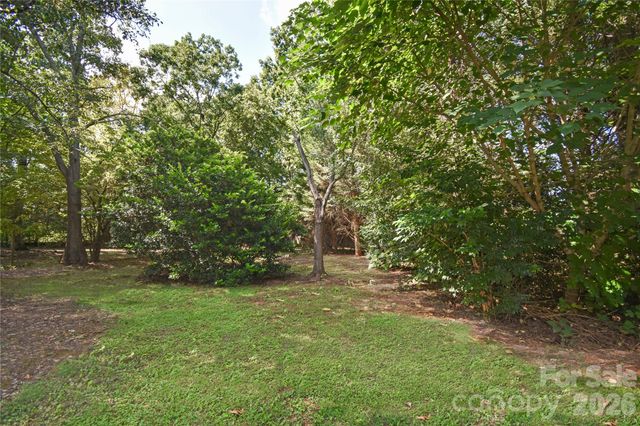 1861 Plaza Drive, Hickory, NC 28602