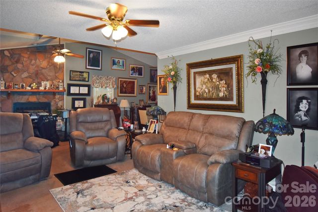 1861 Plaza Drive, Hickory, NC 28602