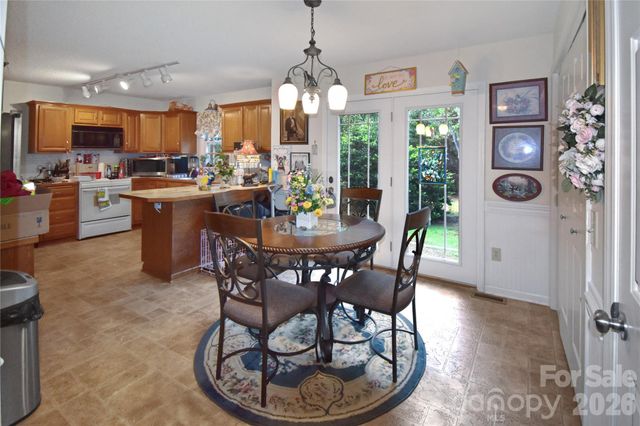 1861 Plaza Drive, Hickory, NC 28602