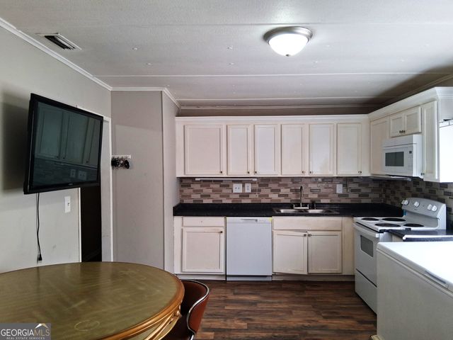 2732 Village Green Lane, Macon, GA 31206