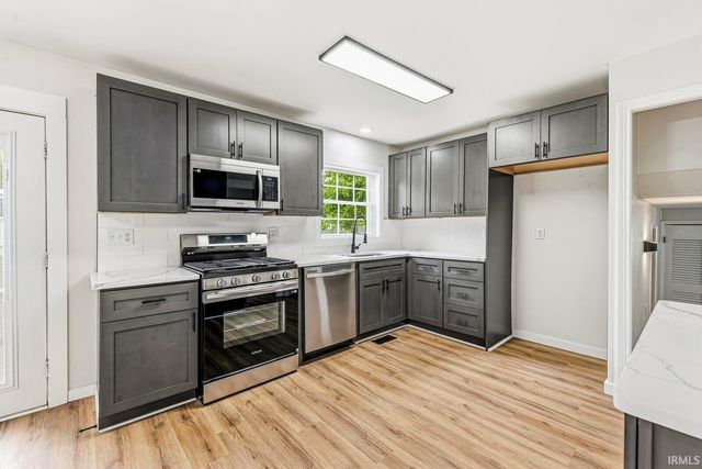 1456 Oakdale Drive, South Bend, IN 46614