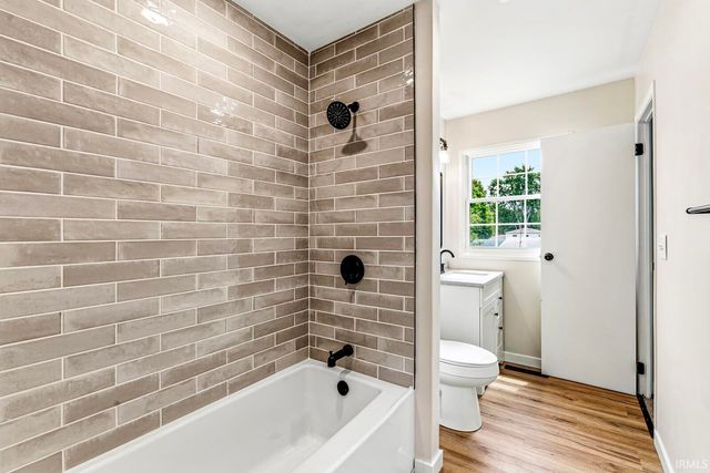 1456 Oakdale Drive, South Bend, IN 46614