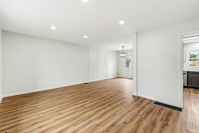 1456 Oakdale Drive, South Bend, IN 46614