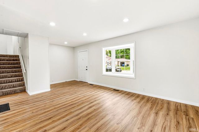1456 Oakdale Drive, South Bend, IN 46614