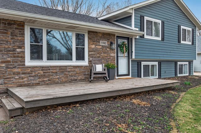 11742 99th Place N, Maple Grove, MN 55369