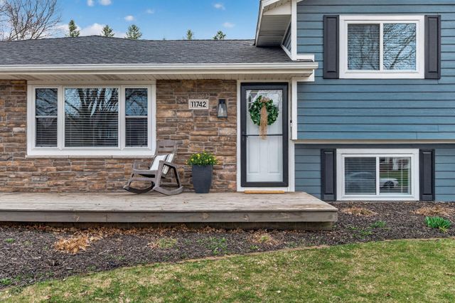 11742 99th Place N, Maple Grove, MN 55369