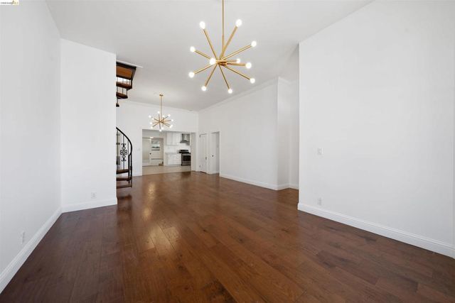 2735 E 11Th St, Oakland, CA 94601