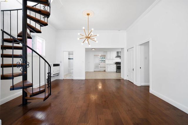 2735 E 11Th St, Oakland, CA 94601