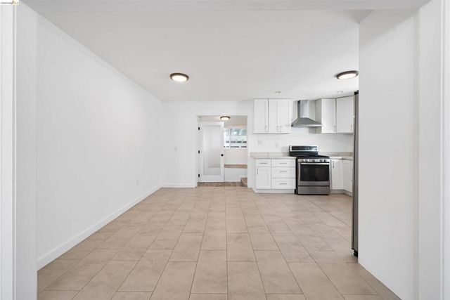 2735 E 11Th St, Oakland, CA 94601