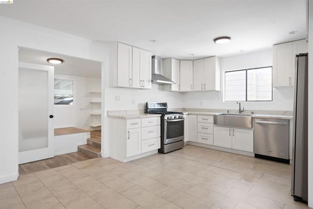 2735 E 11Th St, Oakland, CA 94601