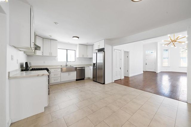 2735 E 11Th St, Oakland, CA 94601