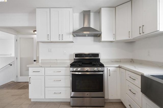 2735 E 11Th St, Oakland, CA 94601