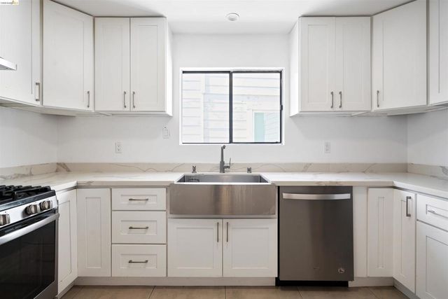 2735 E 11Th St, Oakland, CA 94601