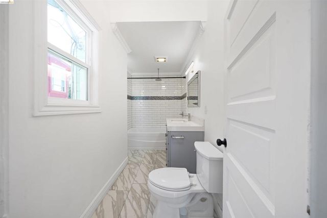 2735 E 11Th St, Oakland, CA 94601