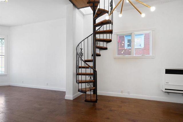 2735 E 11Th St, Oakland, CA 94601