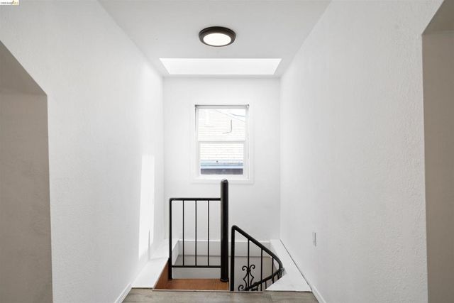 2735 E 11Th St, Oakland, CA 94601