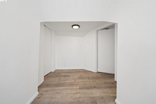 2735 E 11Th St, Oakland, CA 94601