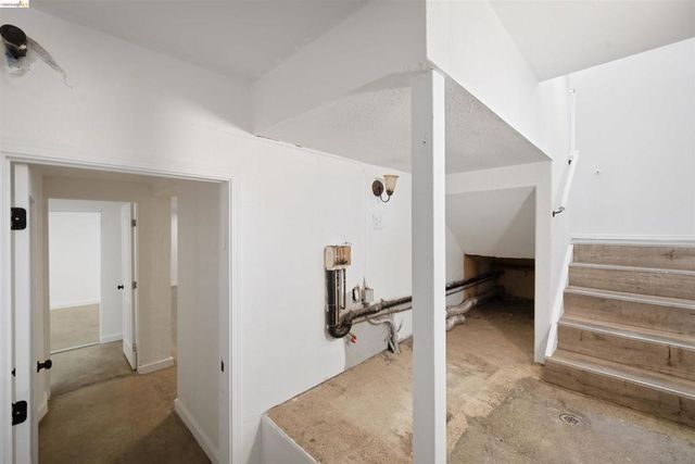 2735 E 11Th St, Oakland, CA 94601