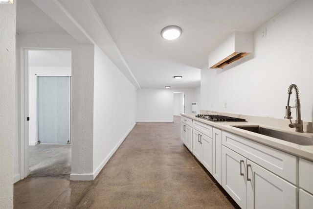 2735 E 11Th St, Oakland, CA 94601