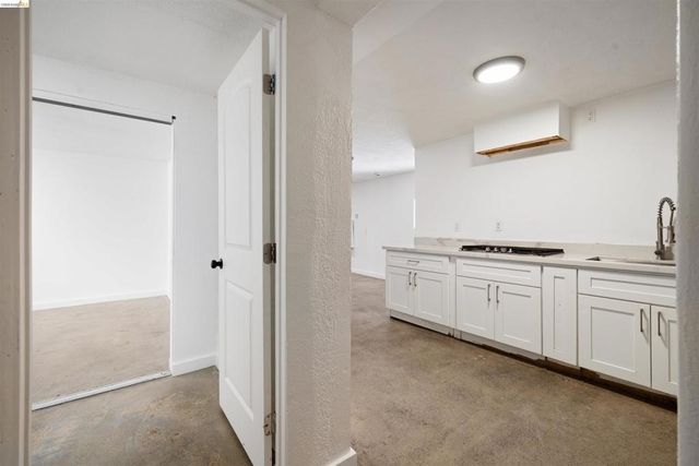 2735 E 11Th St, Oakland, CA 94601