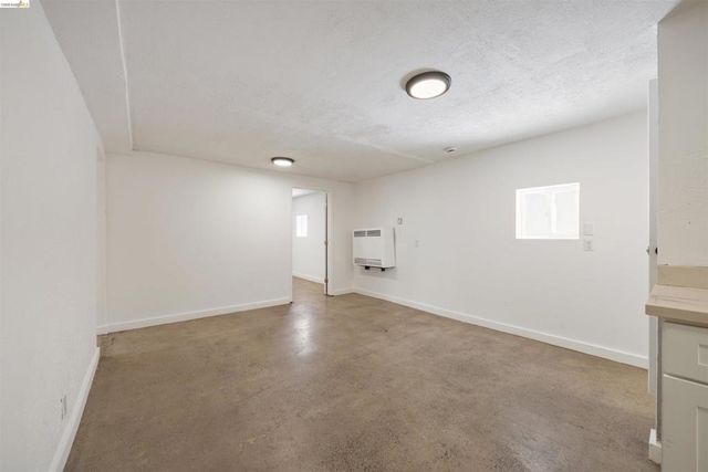 2735 E 11Th St, Oakland, CA 94601