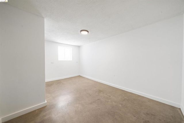 2735 E 11Th St, Oakland, CA 94601