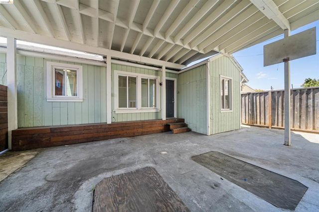 2735 E 11Th St, Oakland, CA 94601