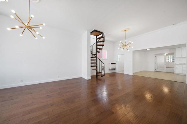 2735 E 11Th St, Oakland, CA 94601