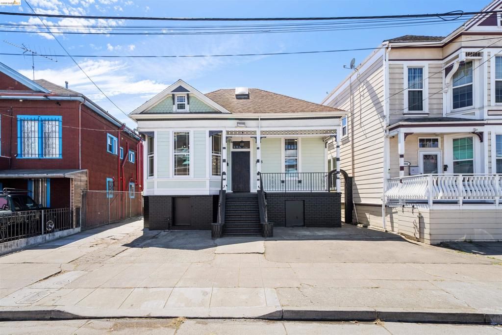 2735 E 11Th St, Oakland, CA 94601
