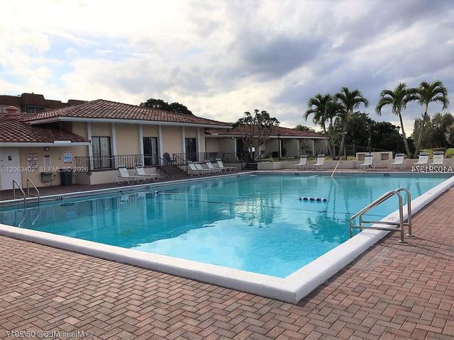 4174 Inverrary Dr 411, Lauderhill, FL 33319