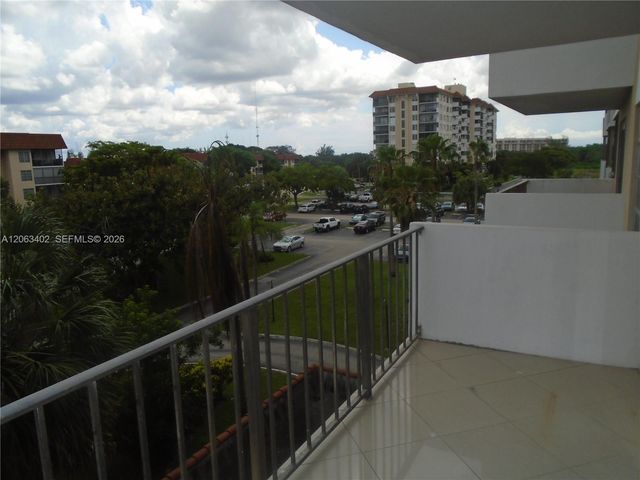 4174 Inverrary Dr 411, Lauderhill, FL 33319